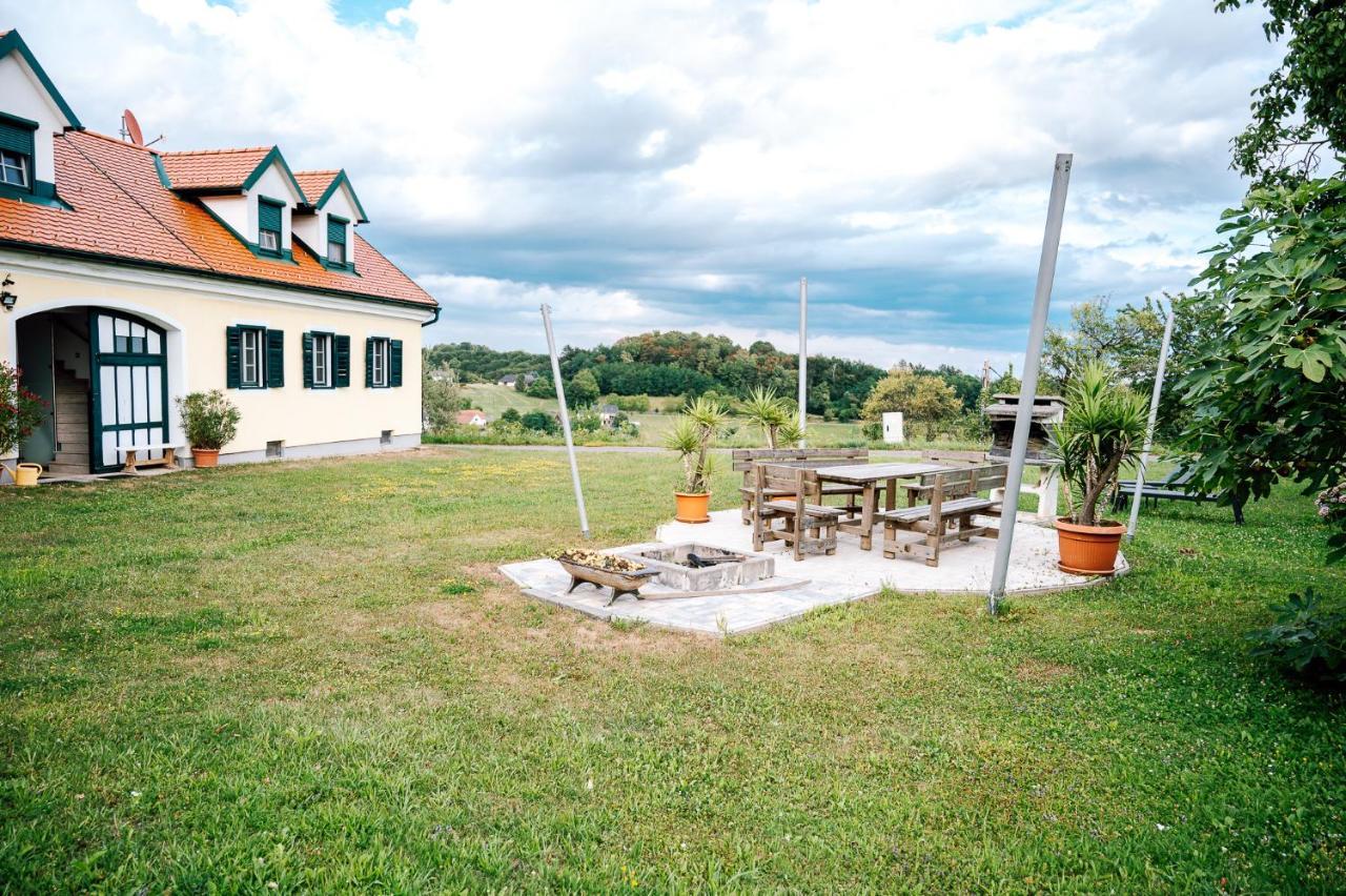 Landhaus Dasthomas Henndorf im Burgenland Exterior photo